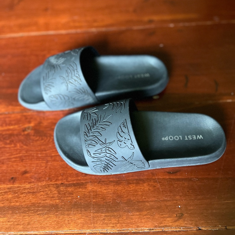 Black tropical leaf slides, big boys size 5/6